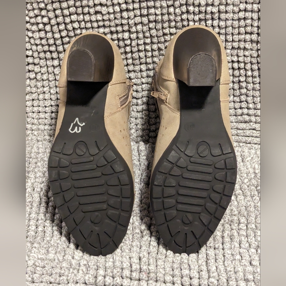 White Mountain Somers Chunky Heel Ankle Boots Size 8.5 - Picture 4 of 5